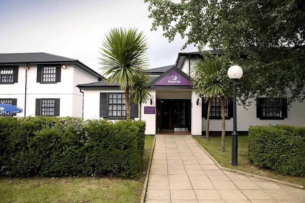 Premier Inn Cobham Exterior foto
