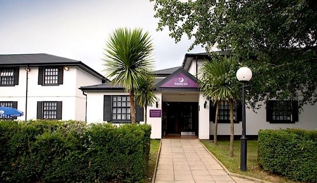 Premier Inn Cobham Exterior foto